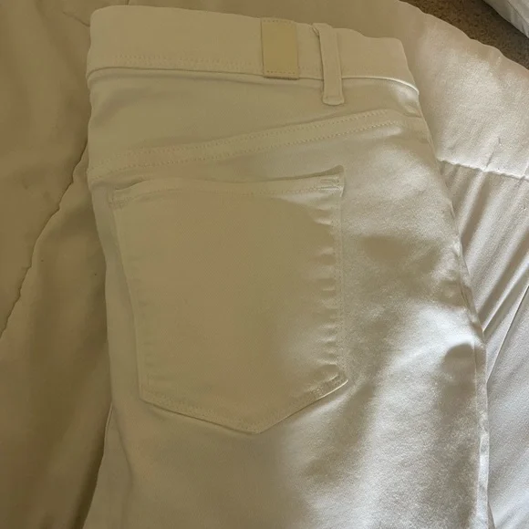 Vera wang white capri with crochet detail - Picture 5 of 5